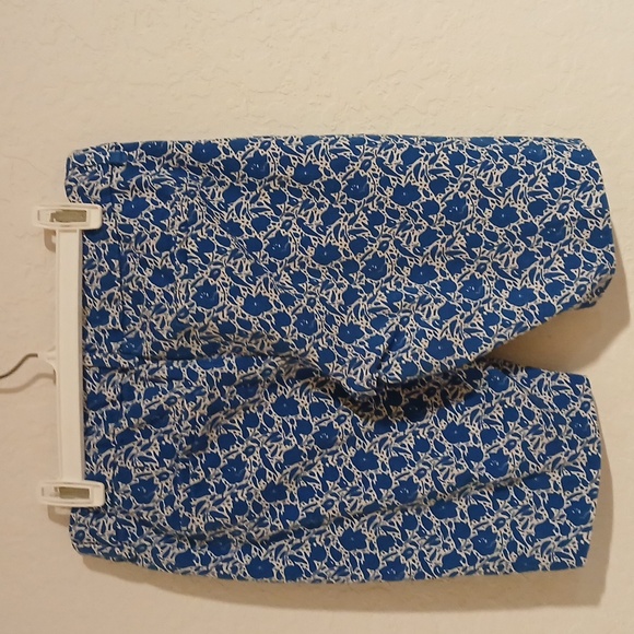 Old Navy High-Rise Chino Shorts Blue & White Botanical Floral Print Size 2 - Picture 5 of 10